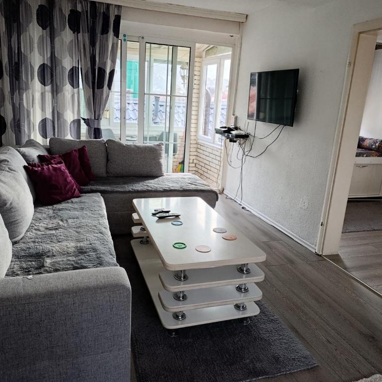 Apartments Holiday - Apartman sa 1 Spavaćom Sobom, Balkonom i Pogledom na Planinu - 20