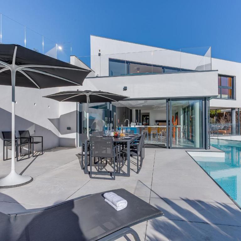 Villa Alba VI4498 by Riviera Holiday Homes - Villa Deluxe - 4