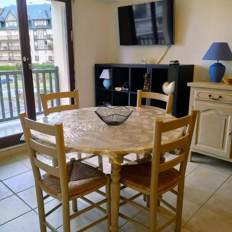 Chaleureux appartement 2 chambres, proche centre-ville et accès mer - Two-Bedroom Apartment - 15
