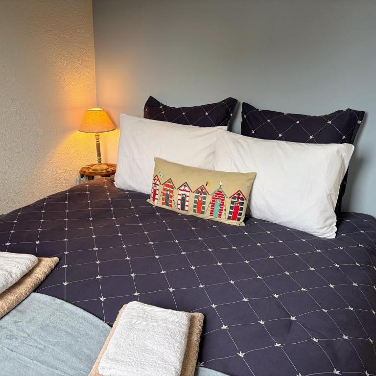 Chaleureux appartement 2 chambres, proche centre-ville et accès mer - Two-Bedroom Apartment - 1