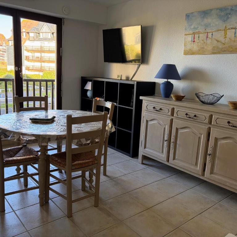 Chaleureux appartement 2 chambres, proche centre-ville et accès mer - Two-Bedroom Apartment - 9