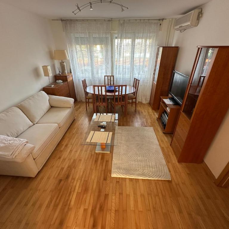 Central Park - One-Bedroom Apartment - 5