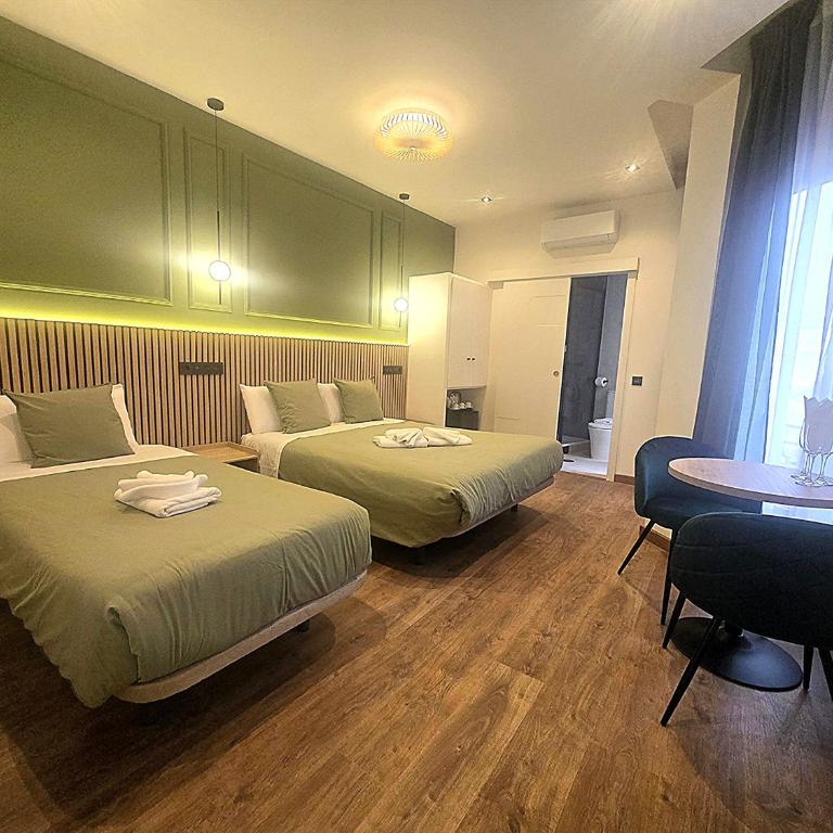 Hostal Main Street Madrid - Double Room with Extra Bed - 1