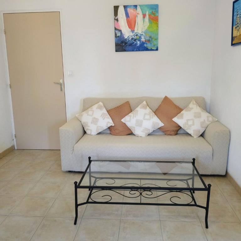 Chaleureux appartement 2 chambres, proche centre-ville et accès mer - Two-Bedroom Apartment - 19