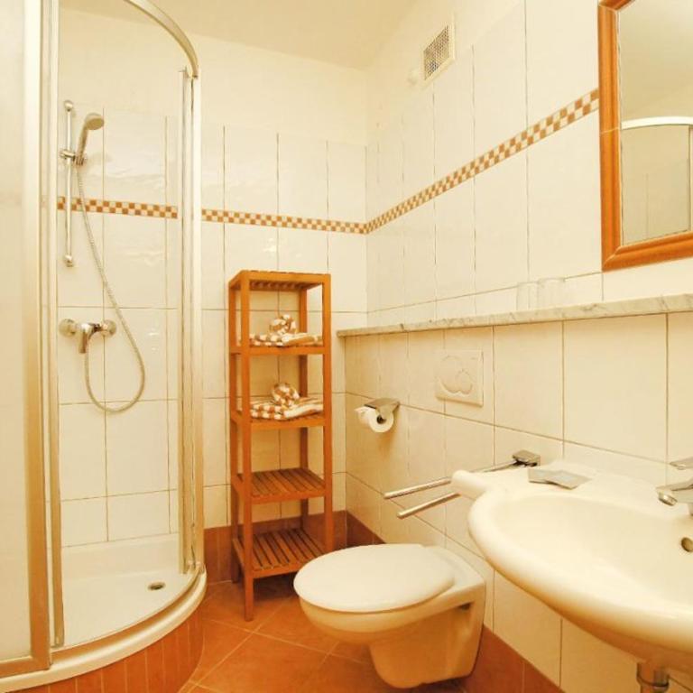 B&B Kaiserstube - Doppelzimmer mit Balkon - 2