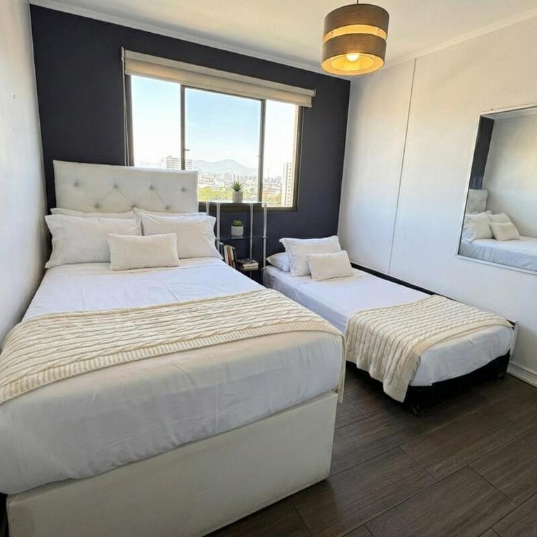 Amplio departo con magníficas vistas y total conectividad - Three-Bedroom Apartment - 8
