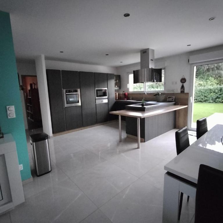Villa avec piscine et jardin clos à Lorgues, 4 chambres, 2 salles de bain - Villa - 3