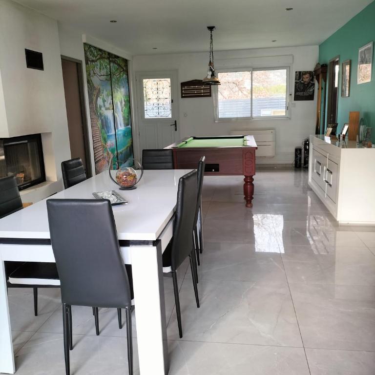 Villa avec piscine et jardin clos à Lorgues, 4 chambres, 2 salles de bain - Villa - 5