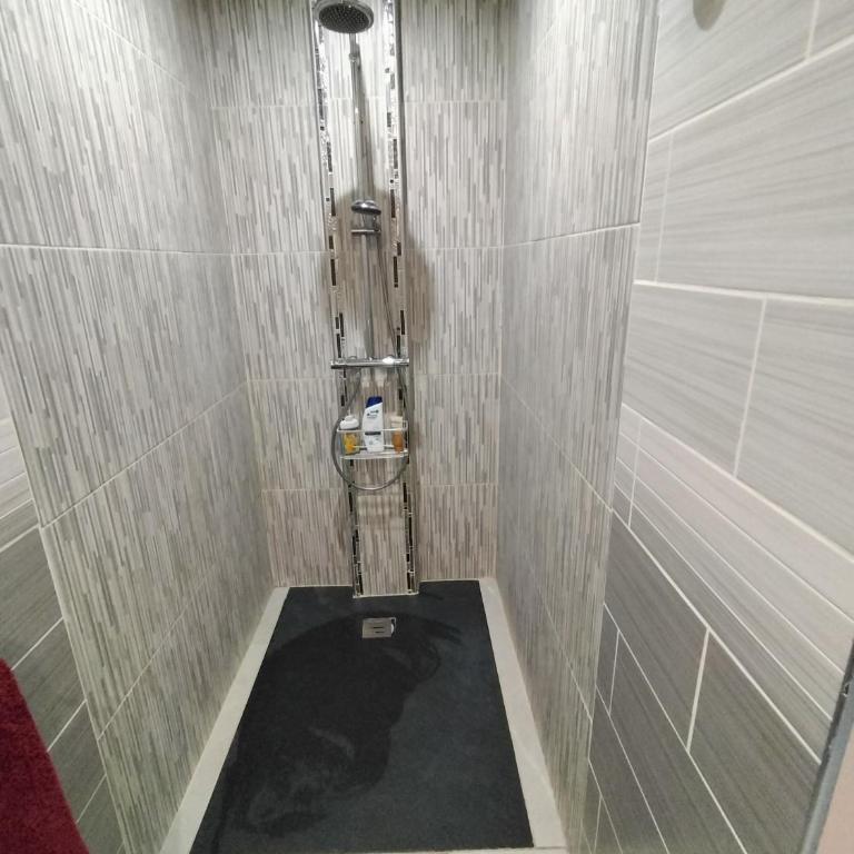 Villa avec piscine et jardin clos à Lorgues, 4 chambres, 2 salles de bain - Villa - 11