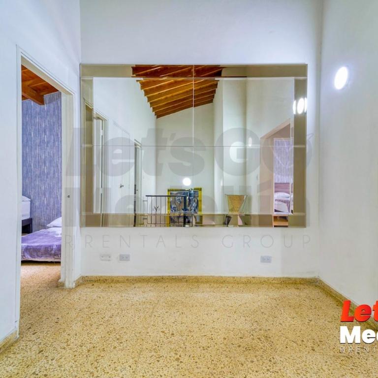 Villa con piscina privada y turco relajante meses VIE - Five-Bedroom House - 43