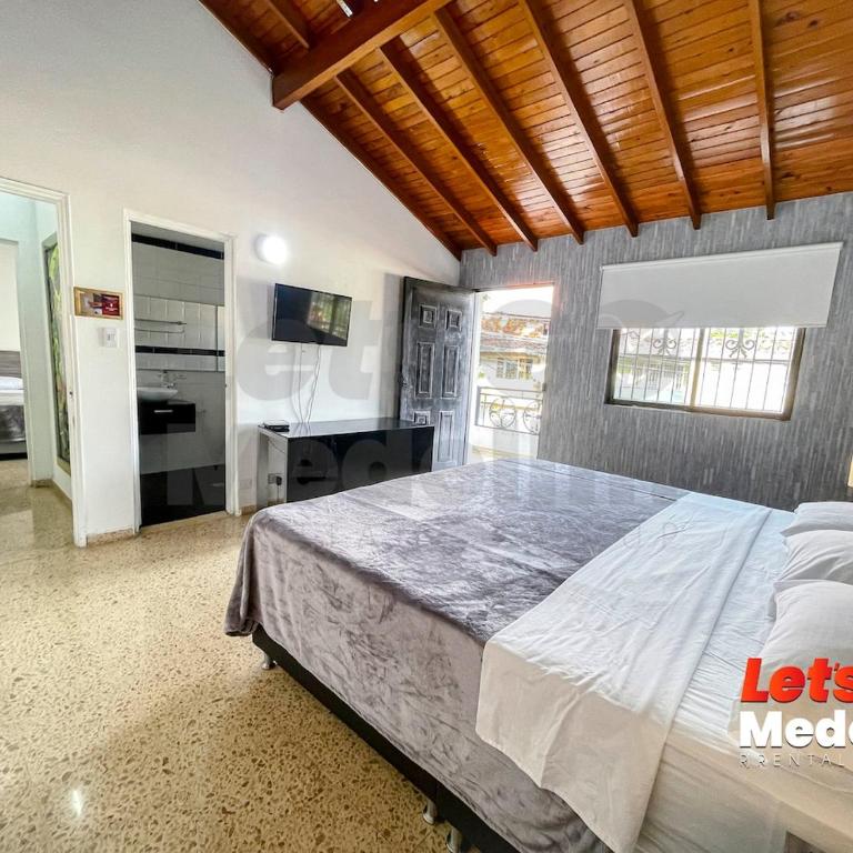 Villa con piscina privada y turco relajante meses VIE - Five-Bedroom House - 54