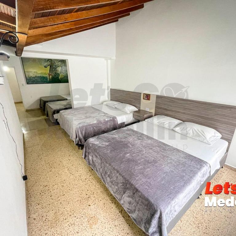 Villa con piscina privada y turco relajante meses VIE - Five-Bedroom House - 57