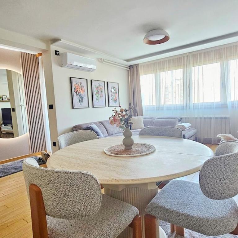 Modern apartment near the center of Novi Sad - One-Bedroom Apartment with City View - 8