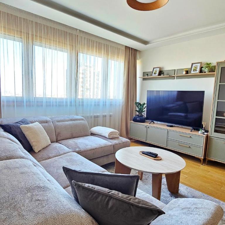 Modern apartment near the center of Novi Sad - One-Bedroom Apartment with City View - 3