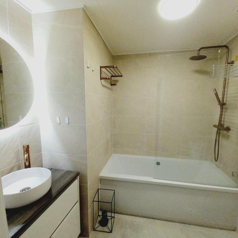 2-bedroom penthouse in the heart of Torrevieja with a sea view - Apartamento de 2 dormitorios - 10
