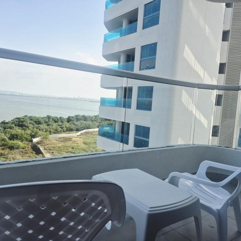 Cielo Mar LaBoquilla Blue sea beach Cartagena - Three-Bedroom Apartment - 93
