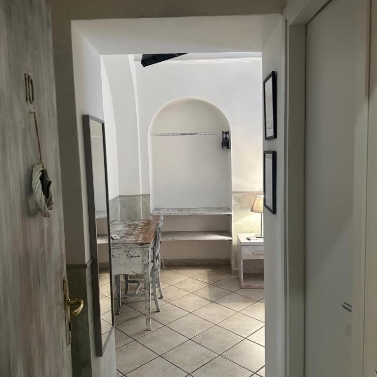 Guest House Maison Indipendenza - Double Room with Balcony - 5