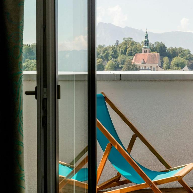 Motel One Salzburg-Mirabell - Superior Doppelzimmer mit Balkon - 4