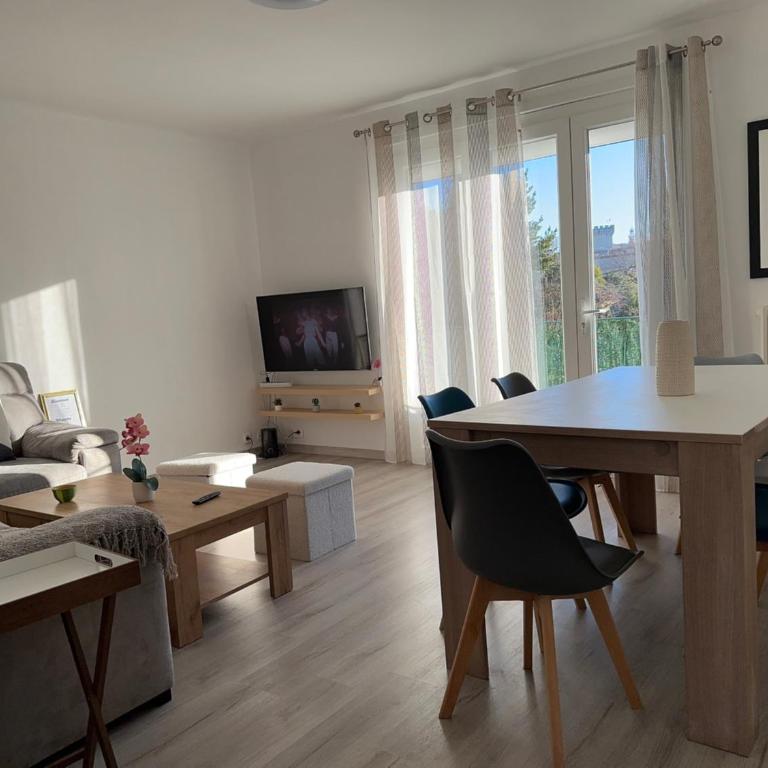 Appartement Lumineux avec Balcon - Appartement 3 Chambres - 12