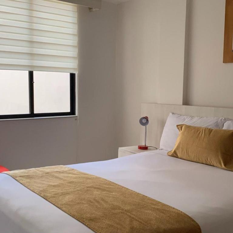 Hotel Mediterraneo Quito - Deluxe Queen Room - 2