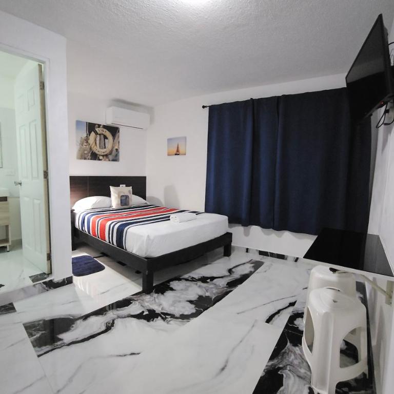 Book & Sleep Cancun - Double Room with Private Bathroom - 8