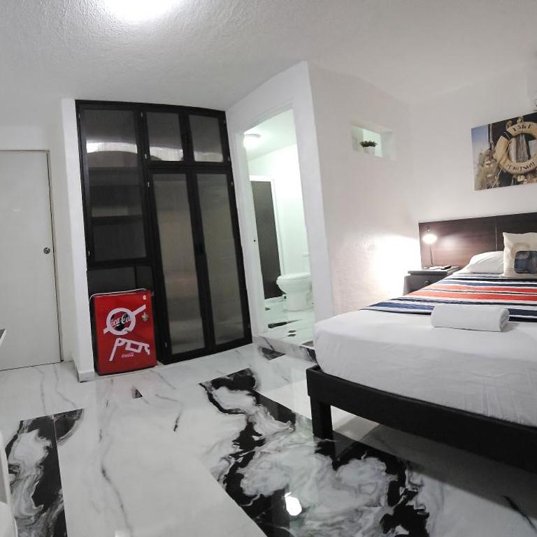 Book & Sleep Cancun - Double Room with Private Bathroom - 7