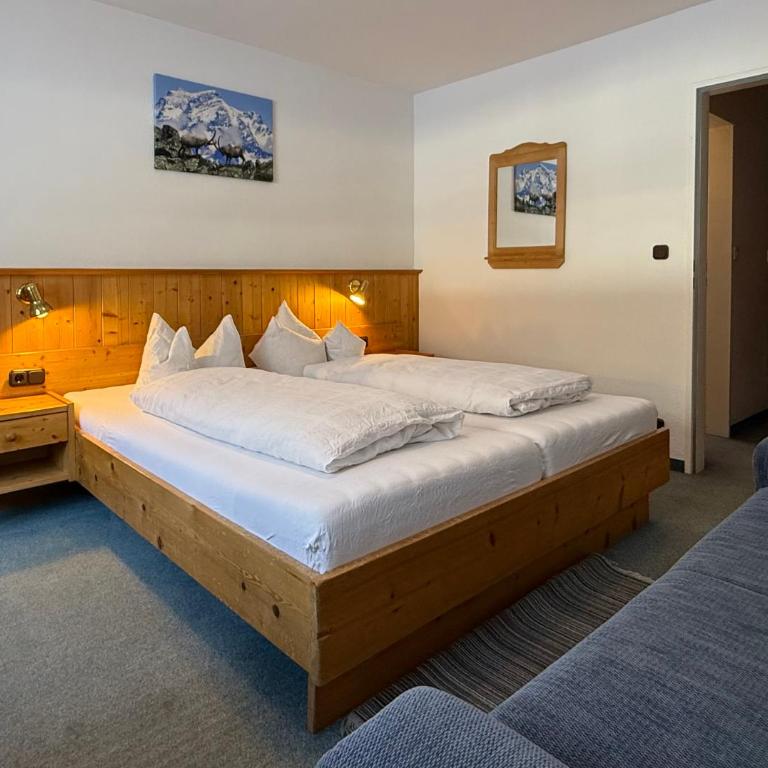 Landhaus Spielmannsau - Doppelzimmer mit Bergblick - 1
