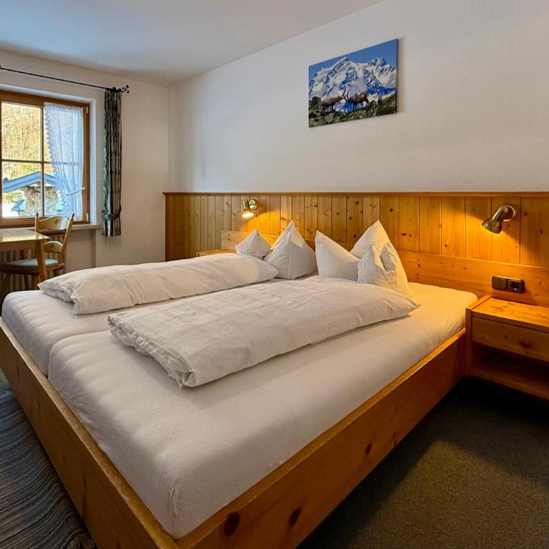 Landhaus Spielmannsau - Doppelzimmer mit Bergblick - 3
