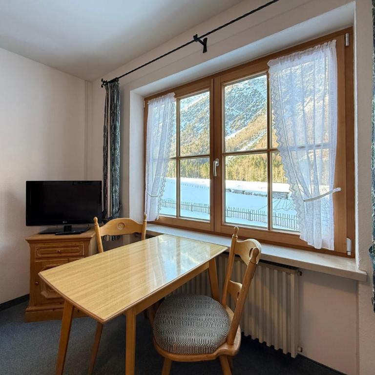 Landhaus Spielmannsau - Doppelzimmer mit Bergblick - 4