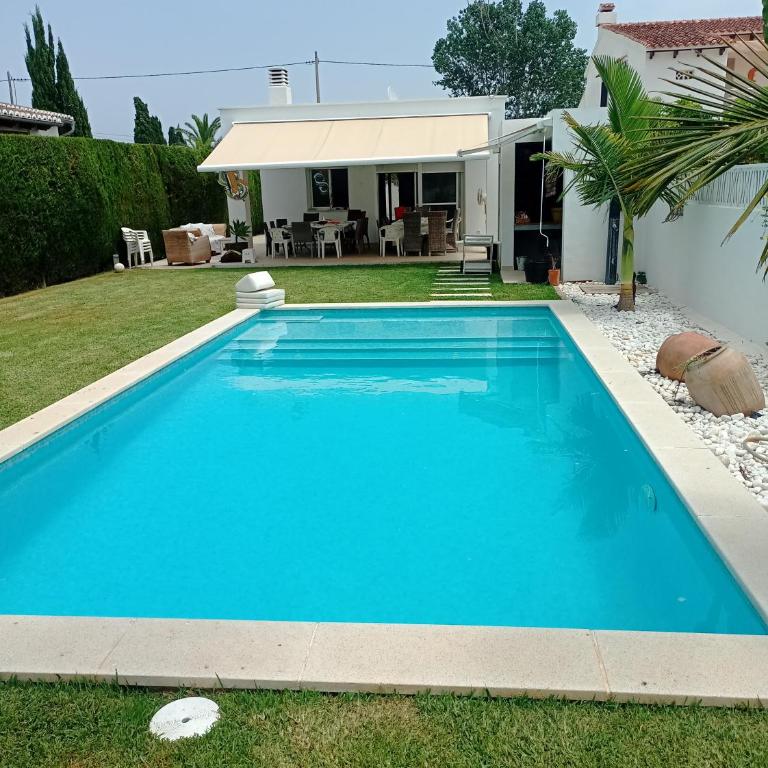 Casa recièn reformada con jardin y piscina privada - Casa Unifamiliar de 3 dormitorios - 11