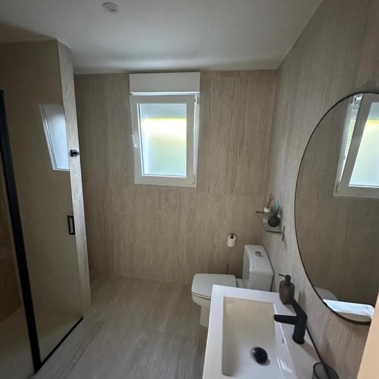 Casa recièn reformada con jardin y piscina privada - Casa Unifamiliar de 3 dormitorios - 7