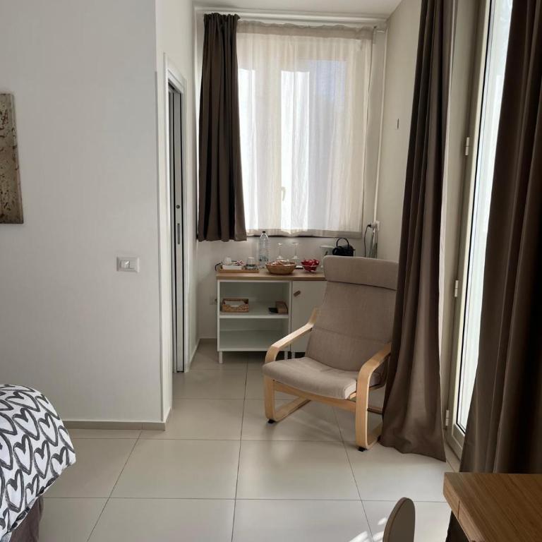 Home Catania Dante Accommodations - Camera Matrimoniale con Balcone - 2