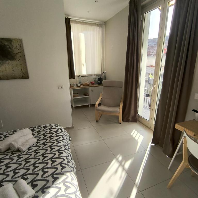 Home Catania Dante Accommodations - Camera Matrimoniale con Balcone - 1