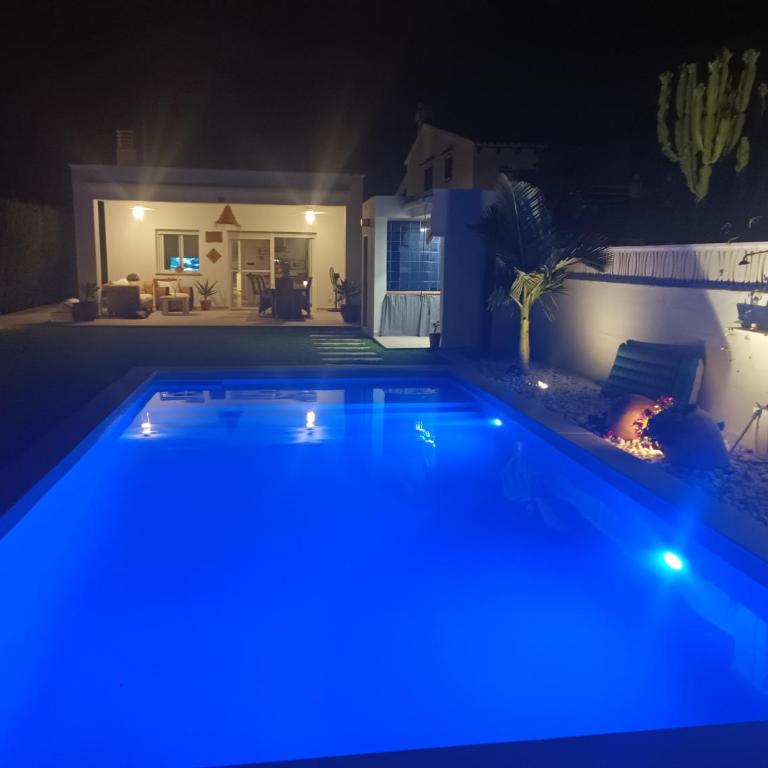 Casa recièn reformada con jardin y piscina privada - Casa Unifamiliar de 3 dormitorios - 3