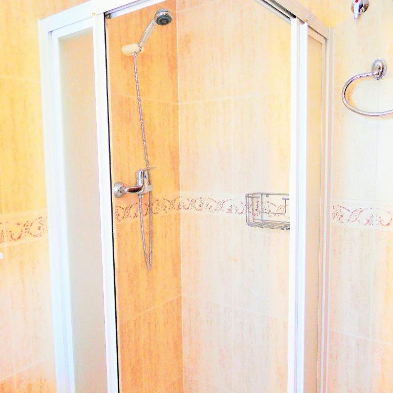 Martin House & Granada - Family Room with Private Bathroom - 49