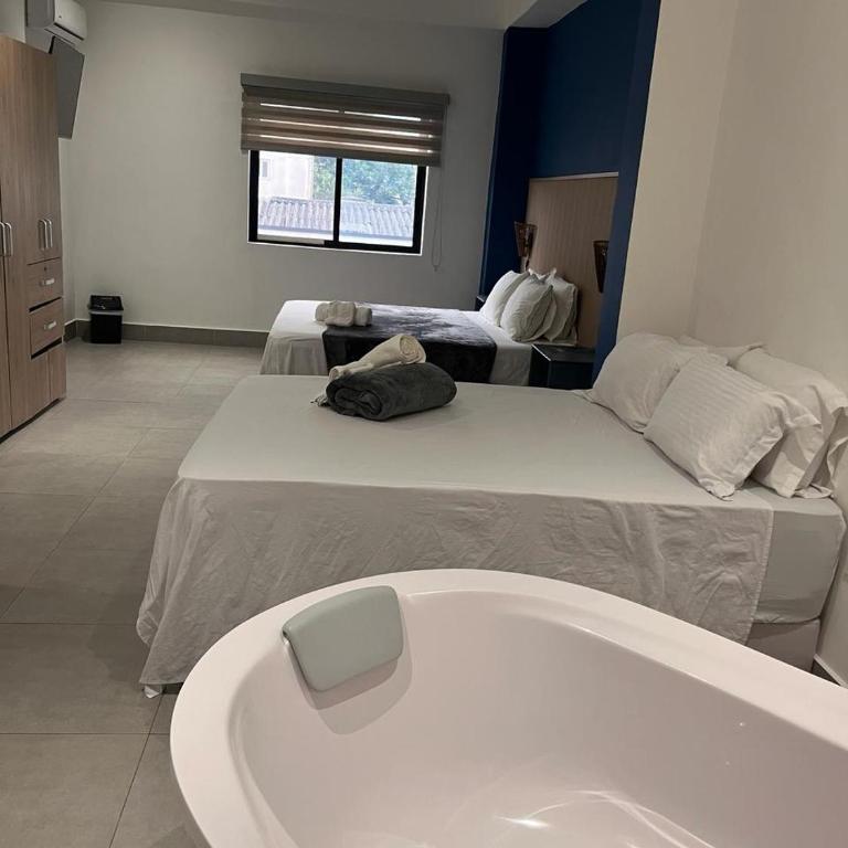 Hotel Gallery Boutique - Deluxe Family Room - 3