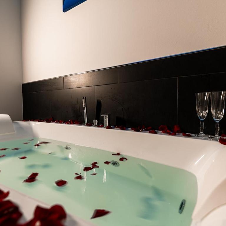DM Luxury Apartment - One-Bedroom Apartment - 11