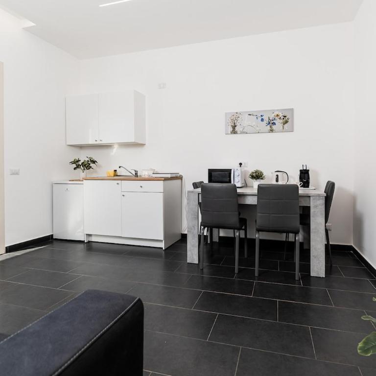 DM Luxury Apartment - One-Bedroom Apartment - 13