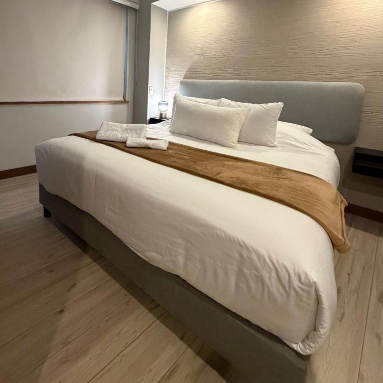 CasaSue Living & Hotel - Standard King Room - 7