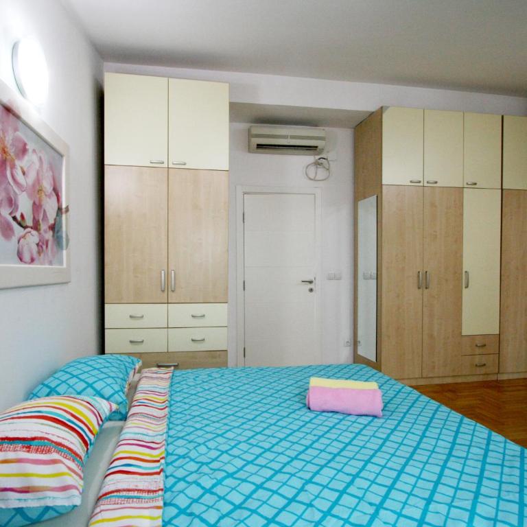 Apartment Grande centar with parking - Three-Bedroom Apartment with View - 16