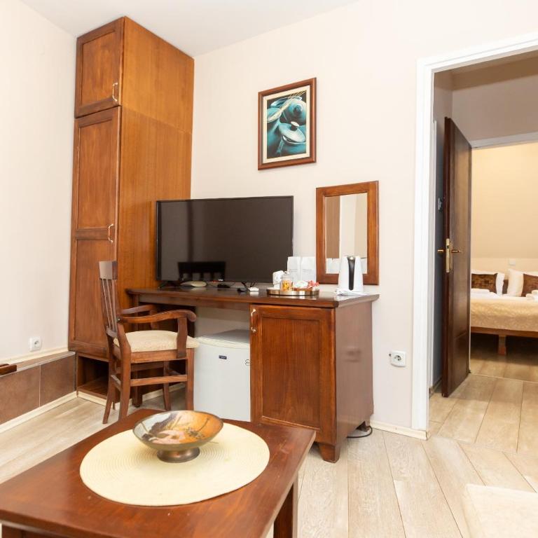 DOWNTOWN ROOMS - Apartment - 6