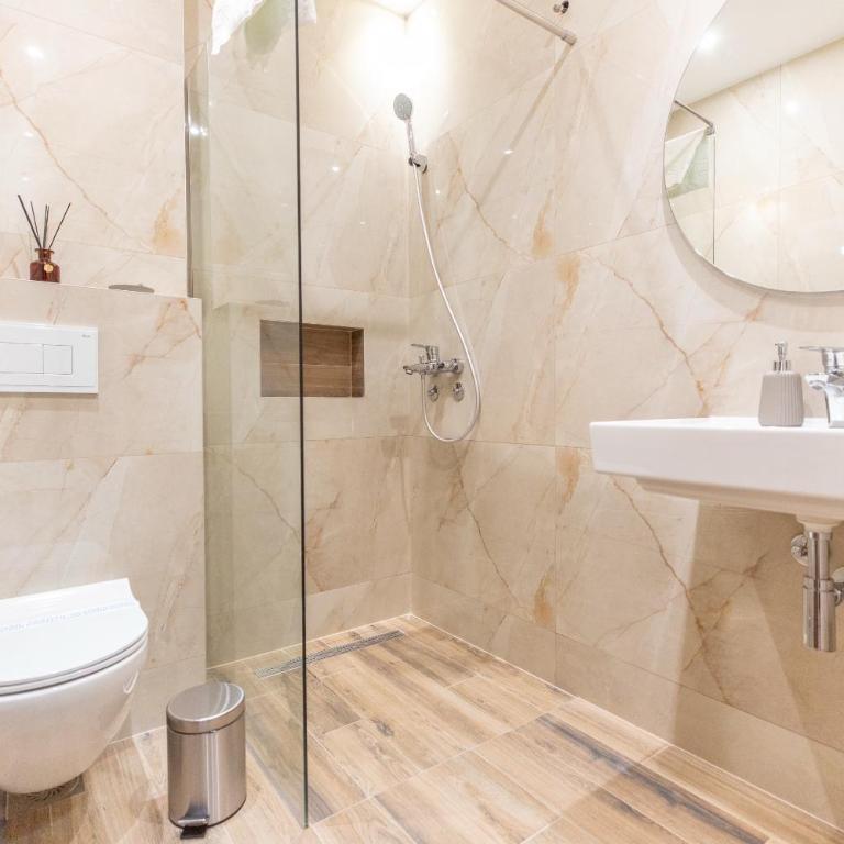 DOWNTOWN ROOMS - Double or Twin Room with City View - 6