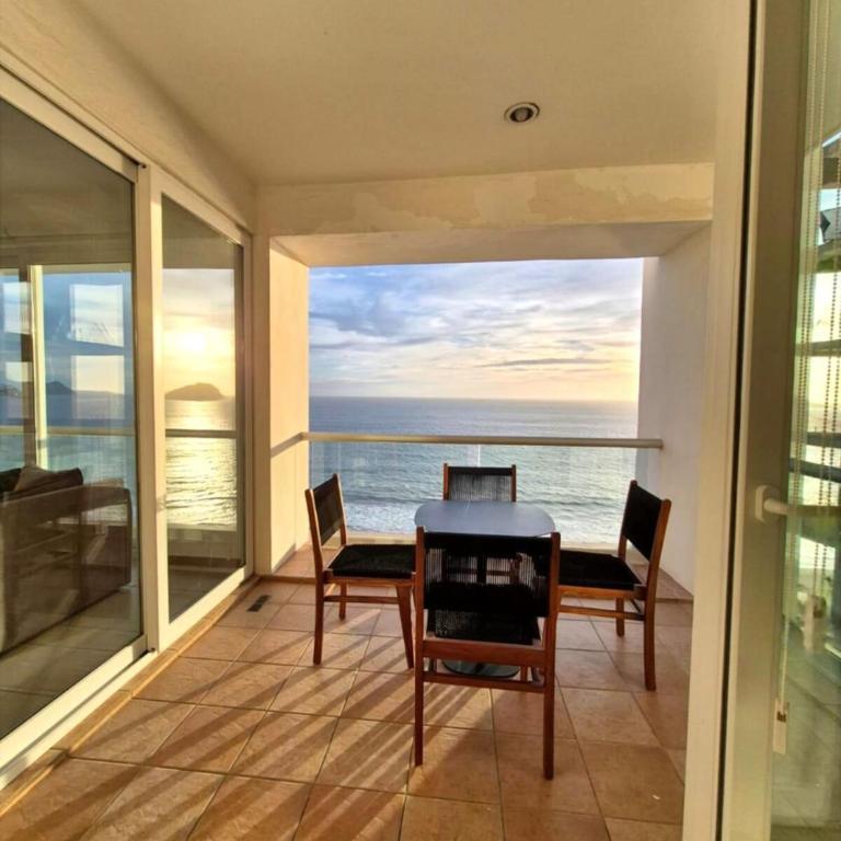 Horizon Azul Pacifico #4 Lujo frente Playa y Malecón - Three-Bedroom Apartment - 6
