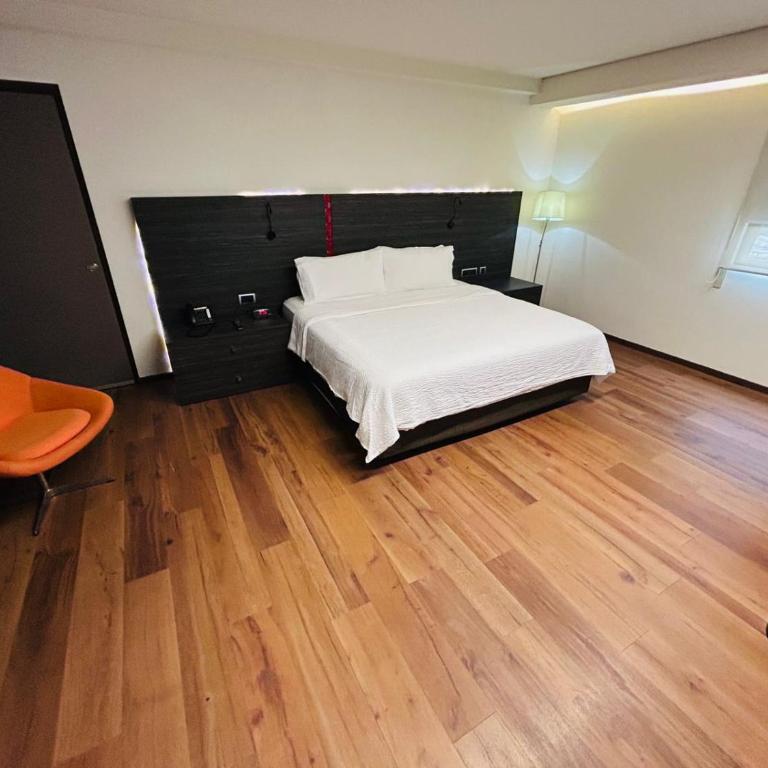 Holiday Inn Express Mexico Aeropuerto by IHG - Suite con cama extragrande - 9