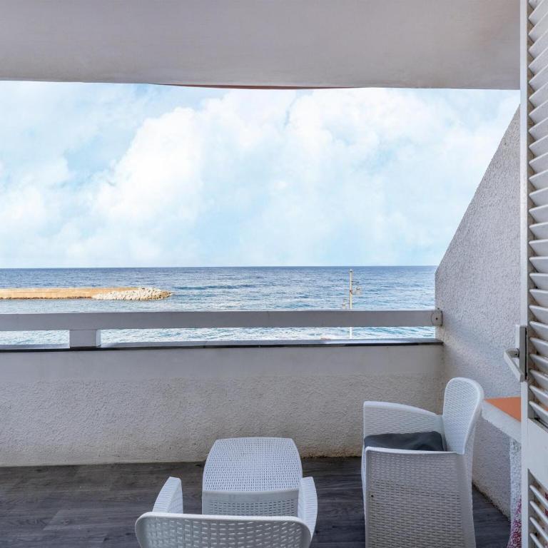 Beachfront terrace and air conditioning - Appartamento con 2 Camere da Letto - 2