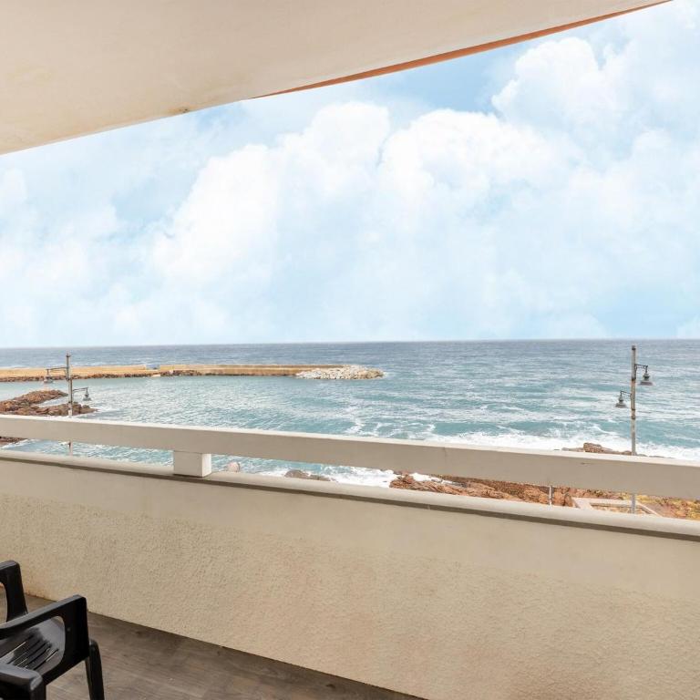 Beachfront terrace and air conditioning - Appartamento con 2 Camere da Letto - 1