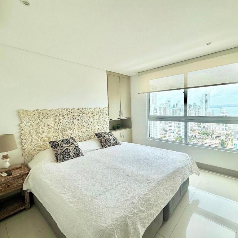 3br Apartment in front of the beach 8 paxs - Three-Bedroom Apartment - 4