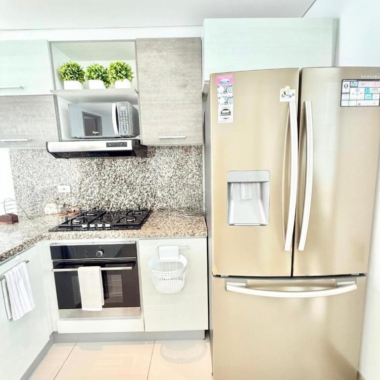 3br Apartment in front of the beach 8 paxs - Three-Bedroom Apartment - 10