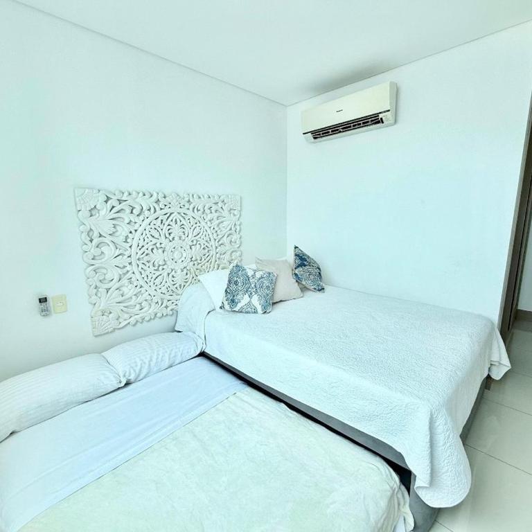 3br Apartment in front of the beach 8 paxs - Three-Bedroom Apartment - 13