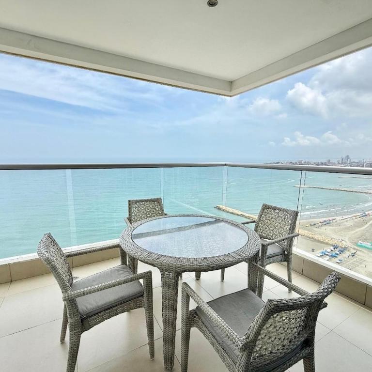 3br Apartment in front of the beach 8 paxs - Three-Bedroom Apartment - 23